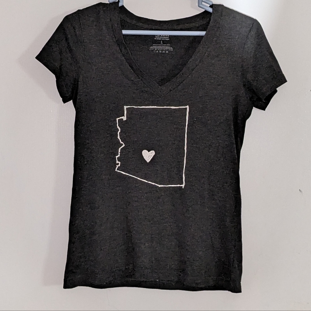Az Love V-Neck Tee Lg